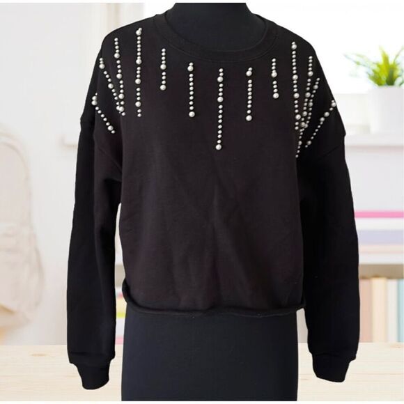 Francesca’s black crewneck sweatshirt with pearl detail - Picture 2 of 9